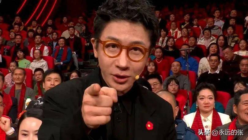 演的魔术《画蛇添福》从以下几方面来看待瓦力棋牌游戏对于刘谦在2025年春晚表(图1)